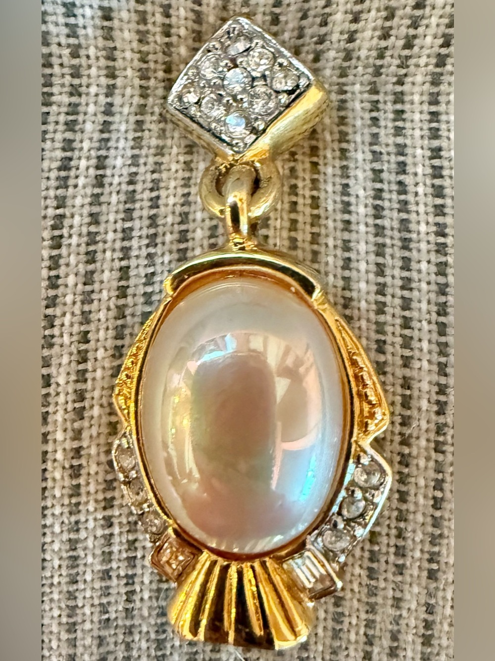 Craft Gold-Tone Faux Pearl dangling Brooch with Clear Rhinestone Accents vintage